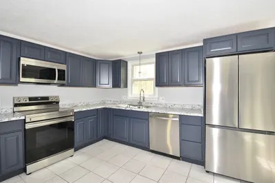 136 Queen Ave