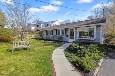 26 Wompatuck Rd 1