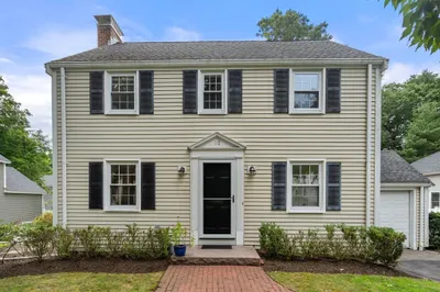 10 Strathmore Road
