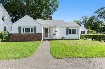 321 Lynnfield St 1