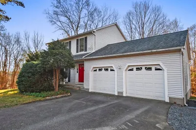 6 Carriage Hill Ln 1