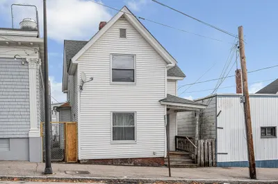 31 Massabesic St