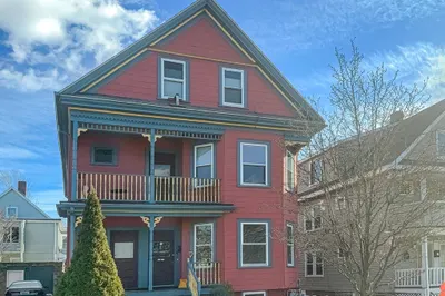 37 Burnside Ave #37