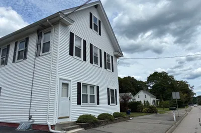 88 Newman Ave #a 1