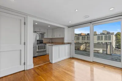 256 W. 3rd St #2 1