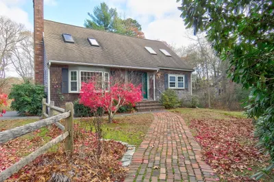 295 Hatchville Rd 1