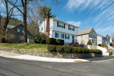 4 Carleton Road