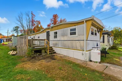 868 Southampton Road #18 1