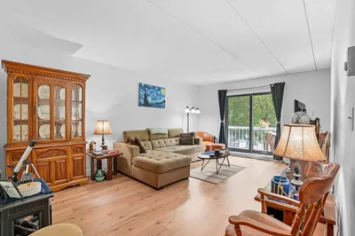 85 Commons Dr #210 1