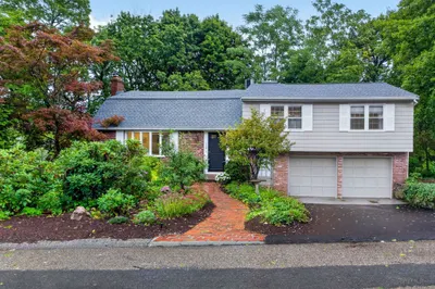 130 Moss Hill Rd 1