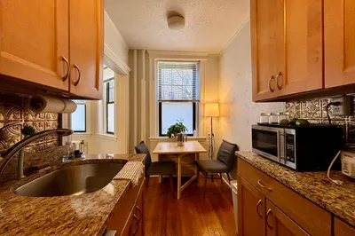 114 Riverway Sq #6