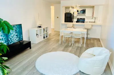 155 George Washington Blvd #607
