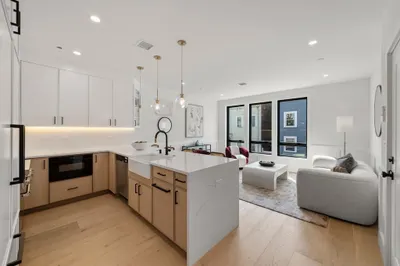 136 W 8th St #1