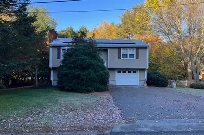 42 Hollister Rd 1
