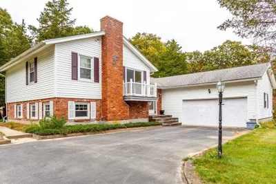 27 Christine Dr