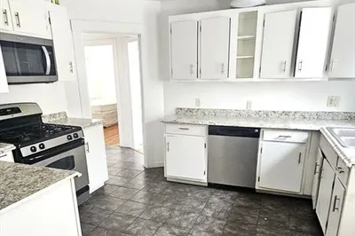 11 Cannell Pl #2