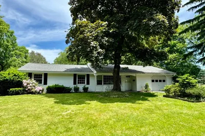 4 Merrill Dr 1