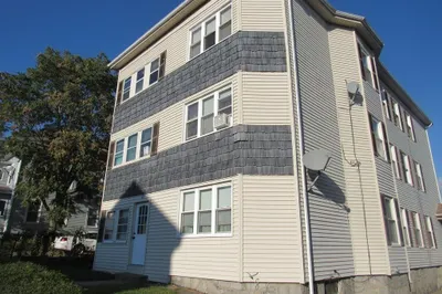 52 Plantation St #3 1