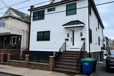 127-129 Bailey Rd #2 1