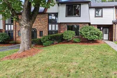14 Cobblestone Lane #14