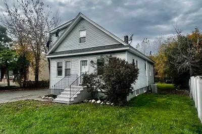 28 PleAsAnt St #A