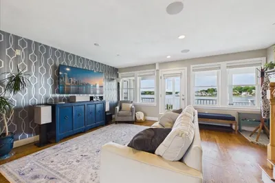 7 Bay St #3 1