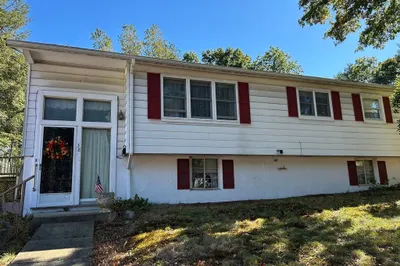 38 Joan Rd