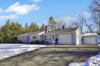 51 Village Dr 1