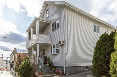 10 Ferry St