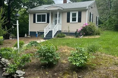 695 South St East St 1