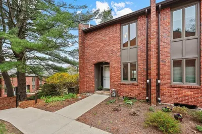 8 Sutton Ct #8 1