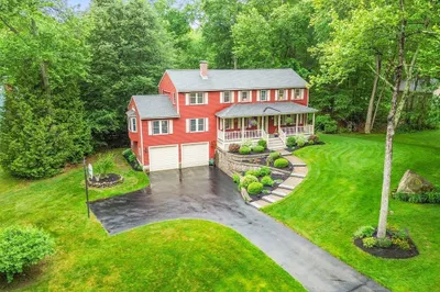7 Colonial Drive 1