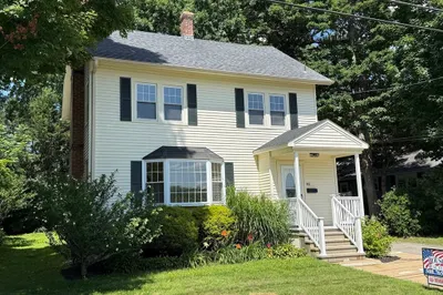 82 Hartwell St 1