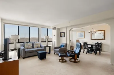250 Hammond Pond Parkway #1111S 1