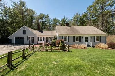 40 Pinewood Ln