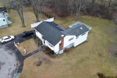 18 Brewster Rd