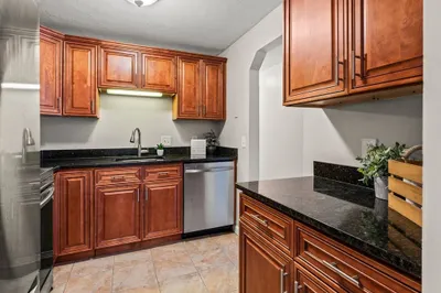 7 Gibbs St #4