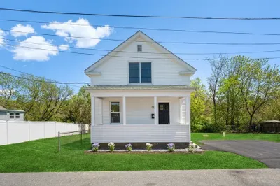 58 Pond St 1