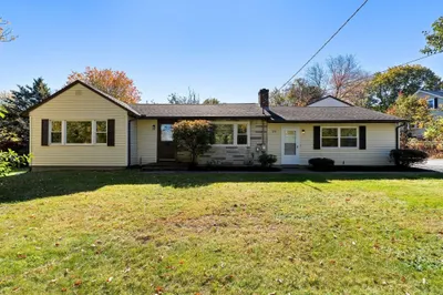 488 Elm St 1
