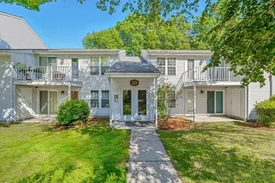 20 Walden Dr #16