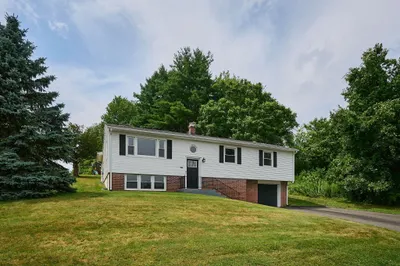 194 Pleasant St 1