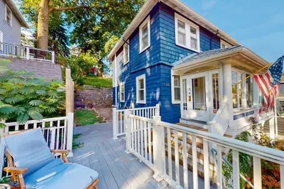 558 Ashmont St 1