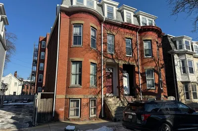 658 E 5th St