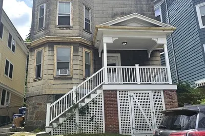 68 Hillside St 1