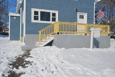 18 Banks St