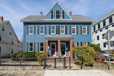 27 Riverdale St #27