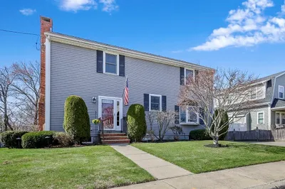 121 Adams Ave