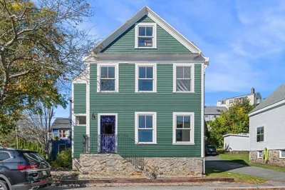 2 Lindsey St