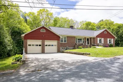 10 Delaney Ave 1