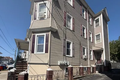 301 Davis St 1